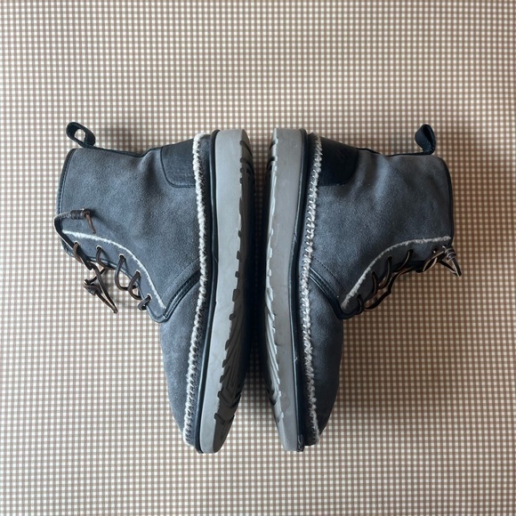 UGG-Harkley Grey Suede Lace-Up Boots. Mens size 14 - Picture 4 of 16